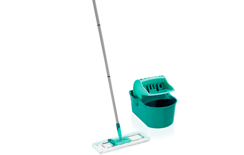 Использование швабры с ведром и отжимом Leifheit Profi Compact при уборке полов с большим содержанием влаги